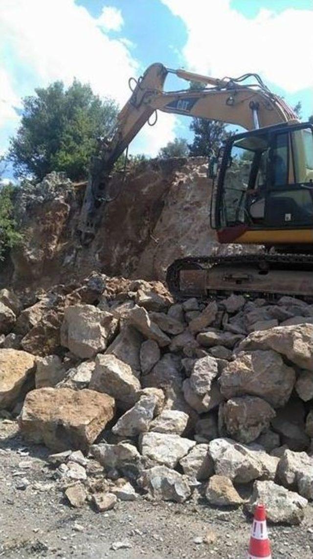 Büyükşehir’den Tehlikeli Virajlarda Genişletme Çalışması