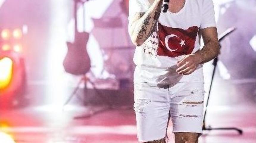 Berkay, Harbiye Açıkhava Konserinde Coşturdu