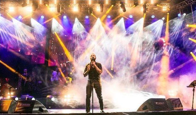 Berkay, Harbiye Açıkhava Konserinde Coşturdu