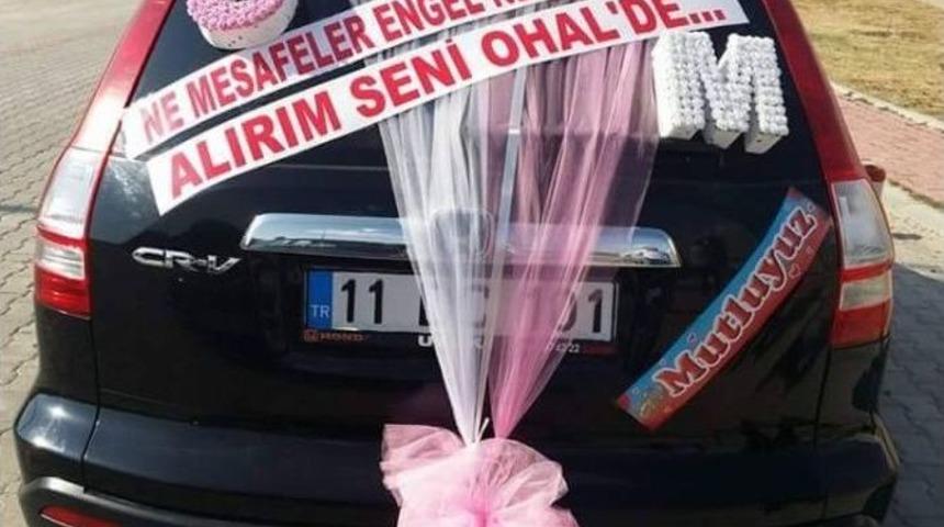 Gelin Arabasına Yazdırdıkları Yazı İl&ccedil;ede G&uuml;ndem Oldu