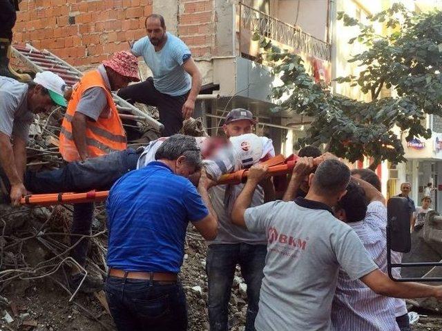 Üzerine Beton Blok Düşen Makine Operatörü Ağır Yaralandı