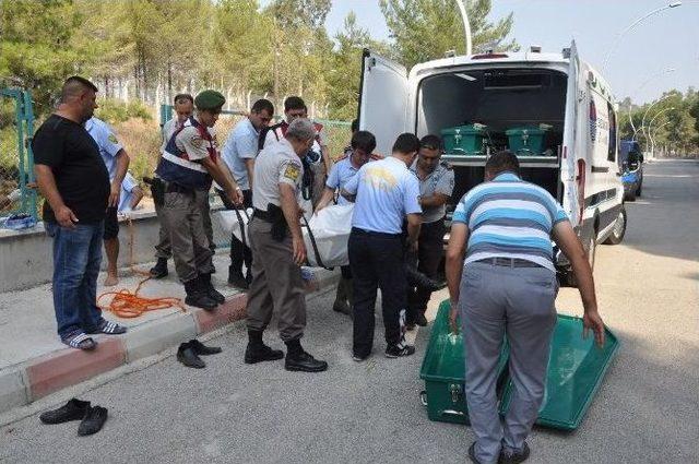 Sulama Kanalında Ayağına Taş Bağlı Bulunan Cesedin Kimliği Tespit Edilemedi