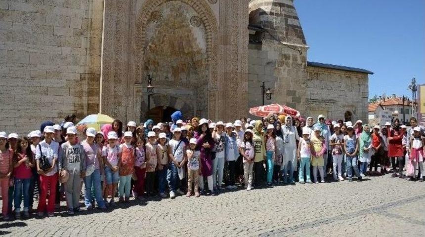 Genç Komek Yaz Okulu’nda 25 Bin Öğrenci Yaz Tatilini Dolu Dolu Geçiriyor