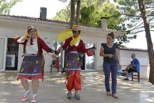 Özel Çocuklar Yıl Sonu Etkinliğine Hazır