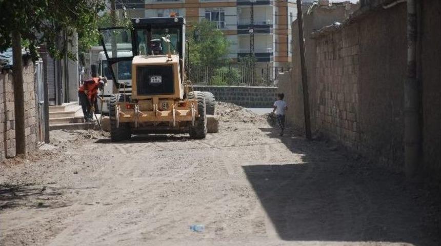 İdil&rsquo;de Yol &Ccedil;alışmaları S&uuml;r&uuml;yor