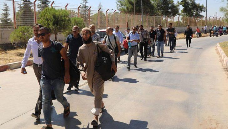İYİ Partili Özdağ: Bayramlaşmaya giden Suriyeliler Türkiyeye geri alınmasın İYİ Partili Özdağ: Bayramlaşmaya giden Suriyeliler Türkiyeye geri alınmasın