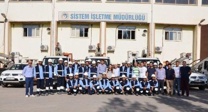 Elektrikler Kesilmesin Diye 52 Derece Sıcakta Çalışıyorlar G1