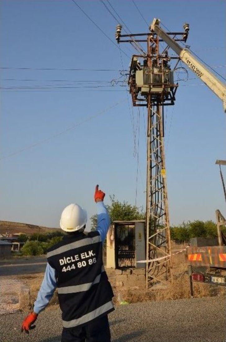 Elektrikler Kesilmesin Diye 52 Derece Sıcakta Çalışıyorlar G4