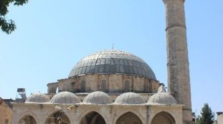 Roketli Saldırıda Tahrip Olan Tarihi Tekye Camisine Restorasyon Talebi