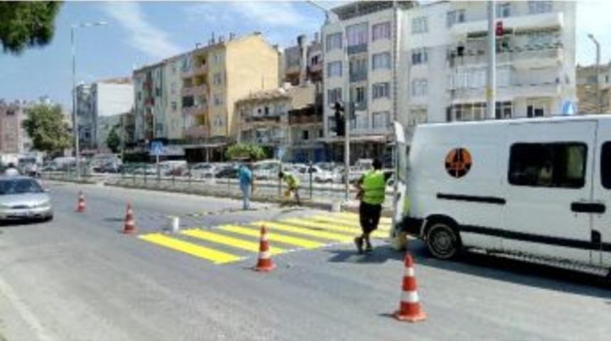 Kara Yolunda Yaya Ge&ccedil;idi İşaretleme &Ccedil;alışmaları