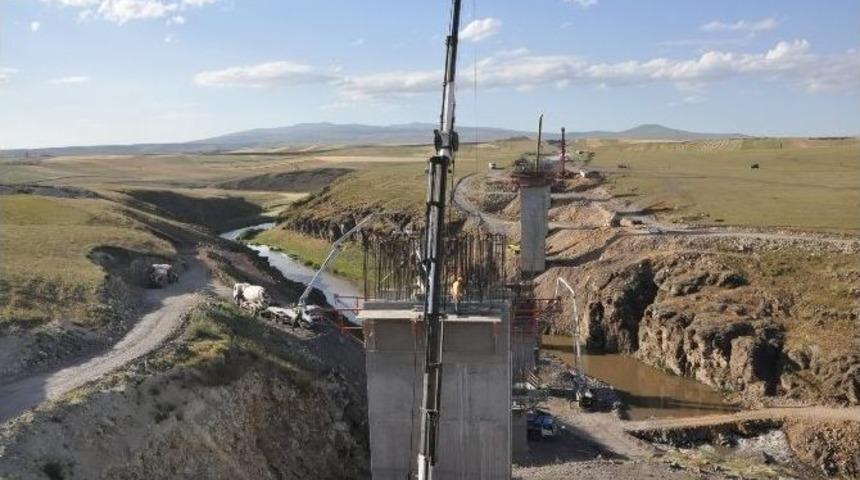 Btk Demiryolu Hattında &Ccedil;alışmalar Tam Hız Devam Ediyor