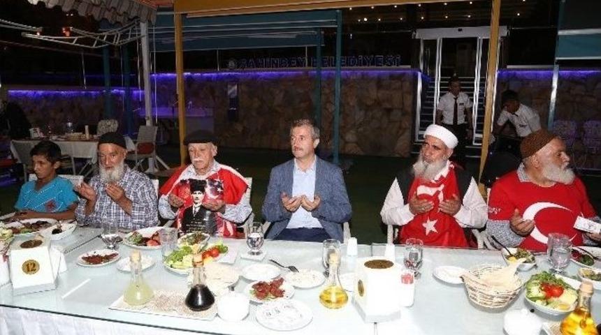 Başkan Tahmazoğlu Demokrasi N&ouml;bet&ccedil;ileri İle Yemekte Buluştu