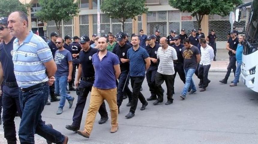 Fet&ouml; Operasyonunda G&ouml;zaltına Alınan 20 Adliye Personeli Adliyeye Sevk Edildi