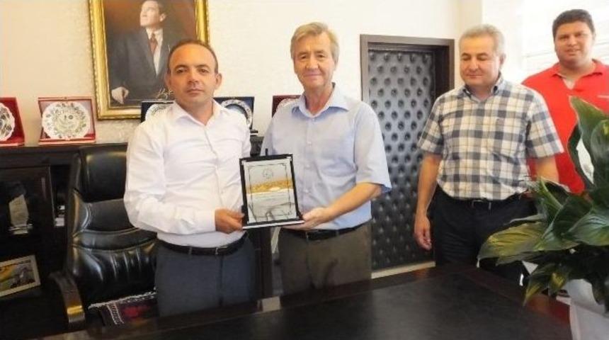 Kaymakam &Ouml;ner Belediyespor Y&ouml;netimini Kabul Etti