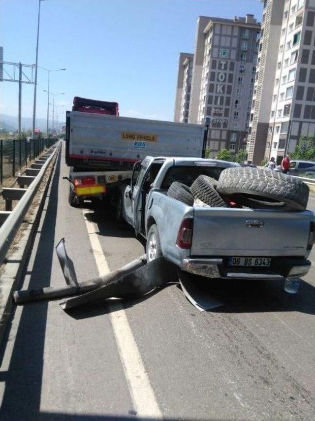 Pikap Tır’ın Altına Girdi: 3 Yaralı