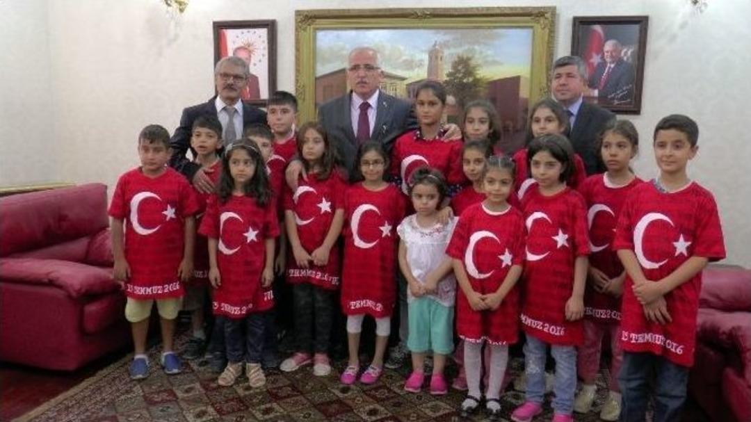 &Ouml;ğrencilerden Darbecilere Karşı Her Dilde &ldquo;korkma&rdquo; Mesajı