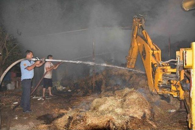 Ortaca’da Ahır Yangınında Bin Balya Ot Kül Oldu