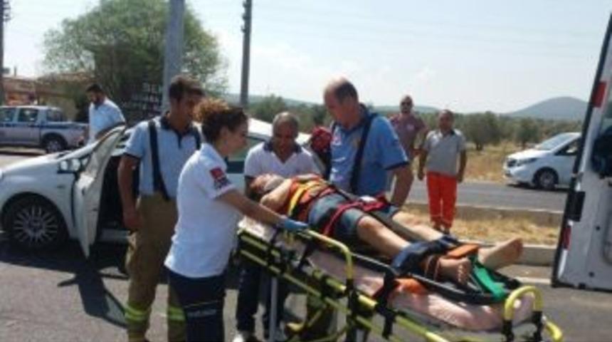 Ara&ccedil; İ&ccedil;inde Sıkışan S&uuml;r&uuml;c&uuml;y&uuml; İtfaiye Kurtardı