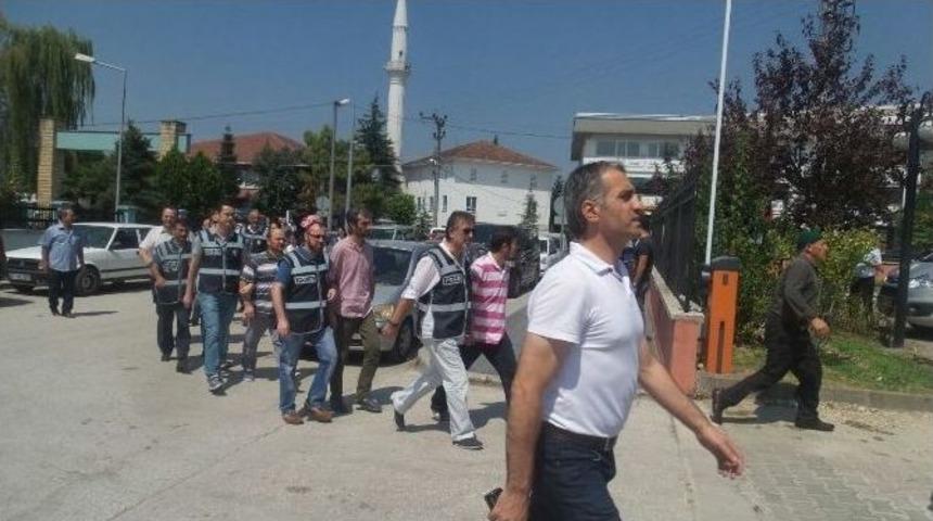 D&uuml;zce&rsquo;de 24 Adliye &Ccedil;alışanı Adliyeye &Ccedil;ıkarıldı