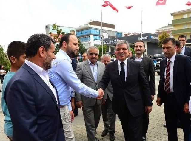 11. Cumhurbaşkanı Abdullah Gül Cuma Namazını Sancaktepe’de Kıldı