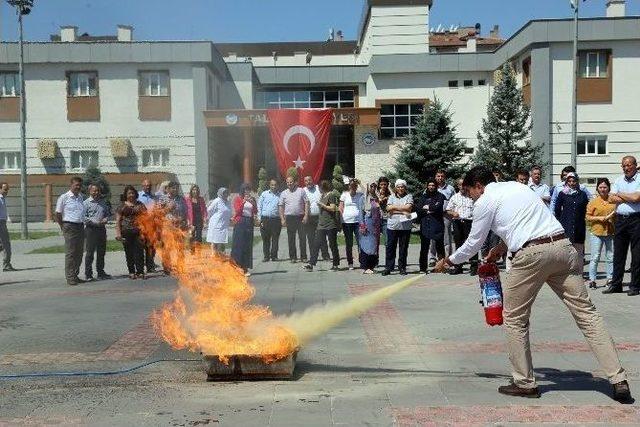 Belediye Personeli Yangın Tatbikatına Katıldı