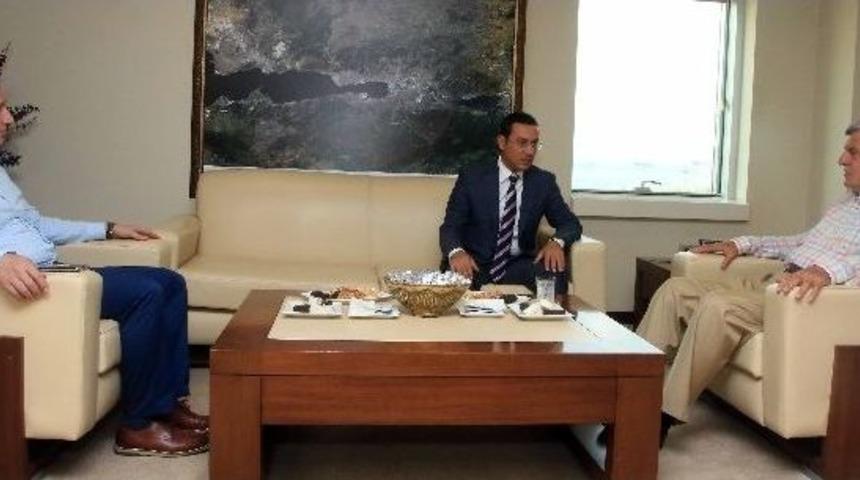 Başkan Karaosmanoğlu, Korgeneral G&uuml;rak Ve Başsavcı Kurt&rsquo;u Makamında Ağırladı
