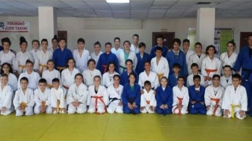 Judo Severler İ&ccedil;in Yaz Spor Okulu Devam Ediyor