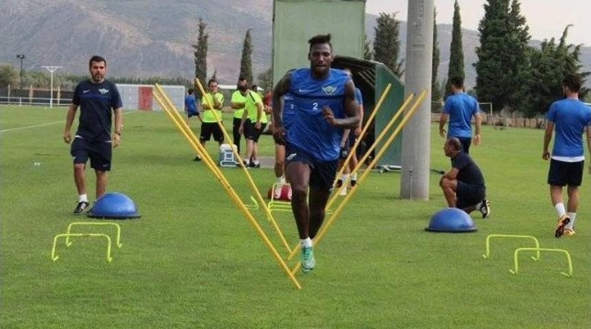 Akhisar Belediyespor Seyircisinin &Ouml;n&uuml;ne &Ccedil;ıkıyor