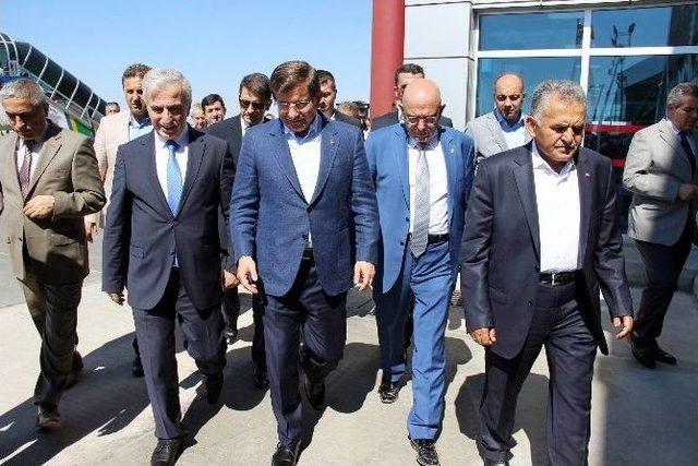 Eski Başbakan Ahmet Davutoğlu Kayseri’de