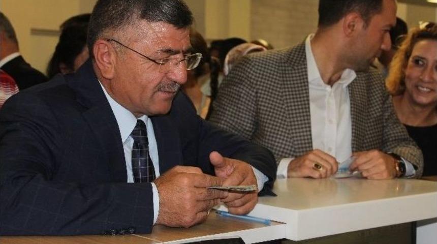 Niğde Ak Parti İl Teşkilatı Demokrasi Şehitlerine Destek Verdi