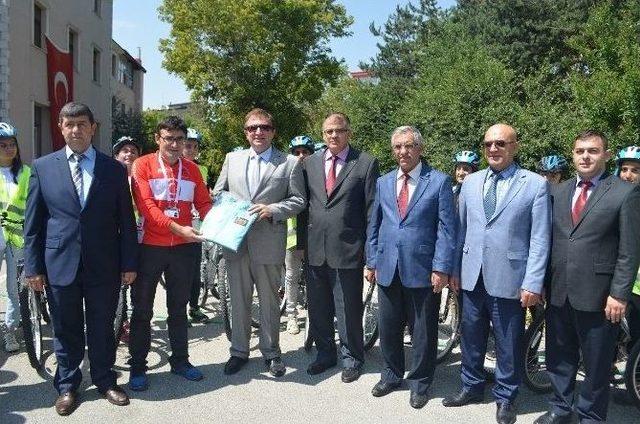 Erzurum’da 160 Bayan Öğrenciye Güvenli Bisiklet Sürüş Eğitimi Verildi