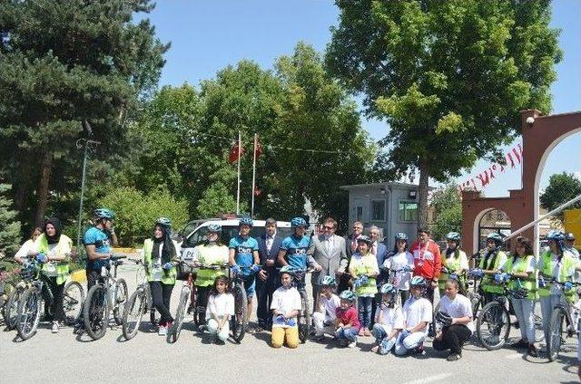 Erzurum’da 160 Bayan Öğrenciye Güvenli Bisiklet Sürüş Eğitimi Verildi