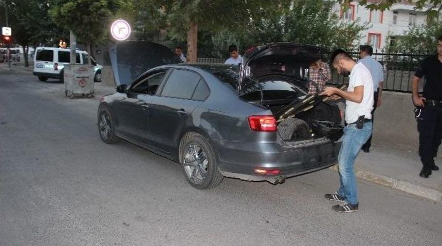 Ş&uuml;pheli Ara&ccedil; Polisi Alarma Ge&ccedil;irdi