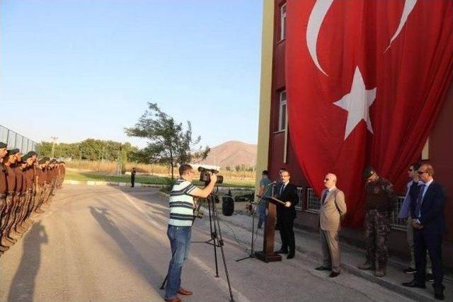 Vali Yavuz Polislerle Bir Araya Geldi