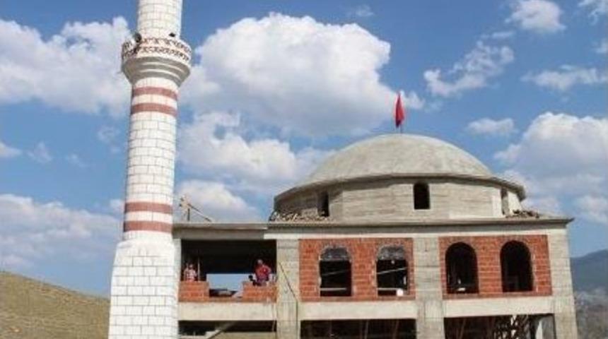 G&uuml;zelsu K&ouml;y&uuml; Camisi Hayırseverlerin Yardımını Bekliyor