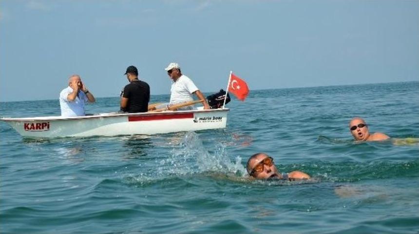 Engelli Milli Y&uuml;z&uuml;c&uuml;, Denizlerdeki Kirliliğe Dikkat &Ccedil;ekmek İ&ccedil;in Kula&ccedil; Attı