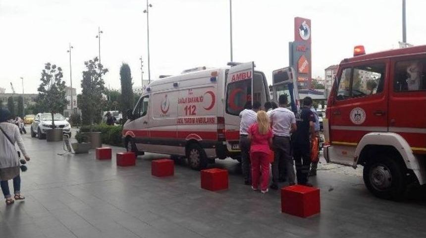 5 Yaşındaki &Ccedil;ocuk Kolunu Y&uuml;r&uuml;yen Merdivene Kaptırdı