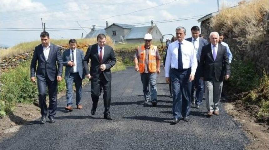 Vali &Ouml;zefe, Hanak&rsquo;da &Ouml;zel İdare&rsquo;nin K&ouml;y Yollarında Yaptığı &Ccedil;alışmaları Denetledi