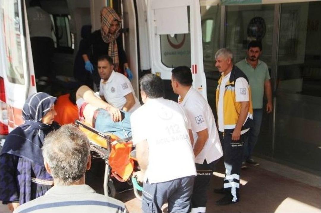 İki &Ccedil;ocuğunun G&ouml;z&uuml; &Ouml;n&uuml;nde Kocasını Vurup İntihar Etti