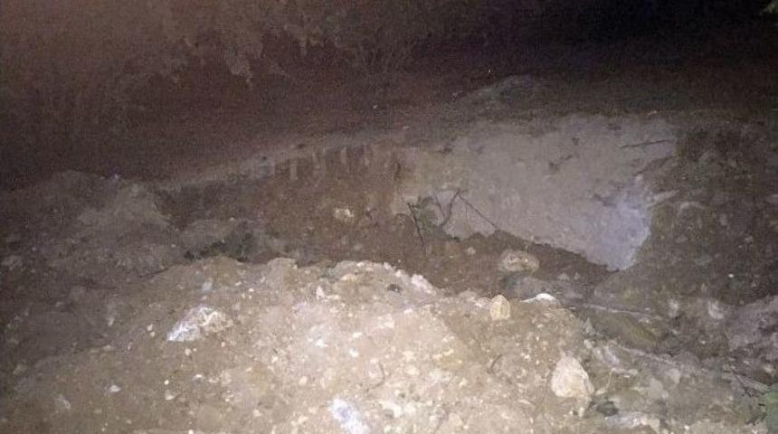 İş Makinesi İle Define Arayan Şahıslar Yakalandı