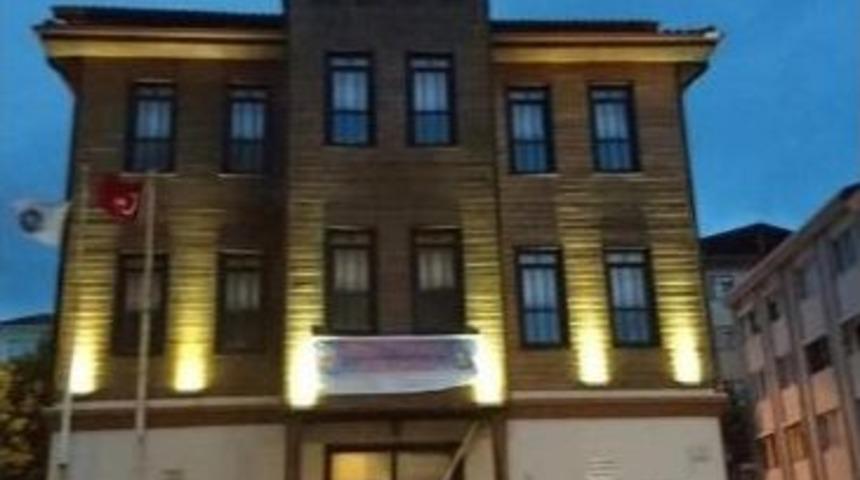 &Ouml;zk&ouml;k K&uuml;lt&uuml;r Evi Işıklandırıldı