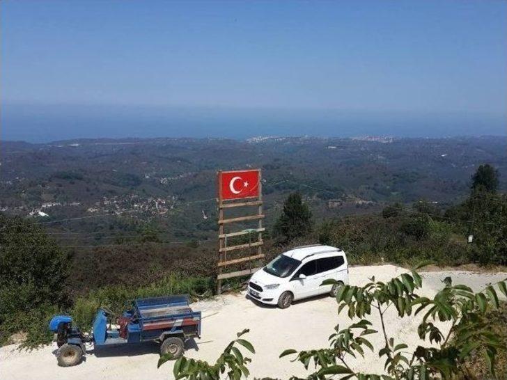 Akçakoca’nın En Yüksek Tepesine Türk Bayrağı