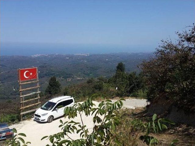 Akçakoca’nın En Yüksek Tepesine Türk Bayrağı