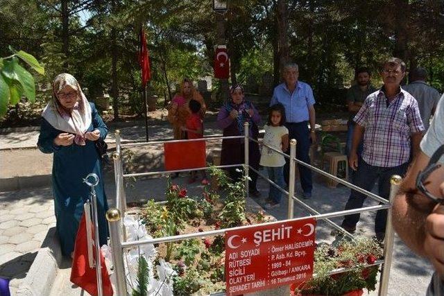 Kahraman Şehit Astsubay Ömer Halisdemir’in Kabrine Ziyaretçi Akını Devam Ediyor