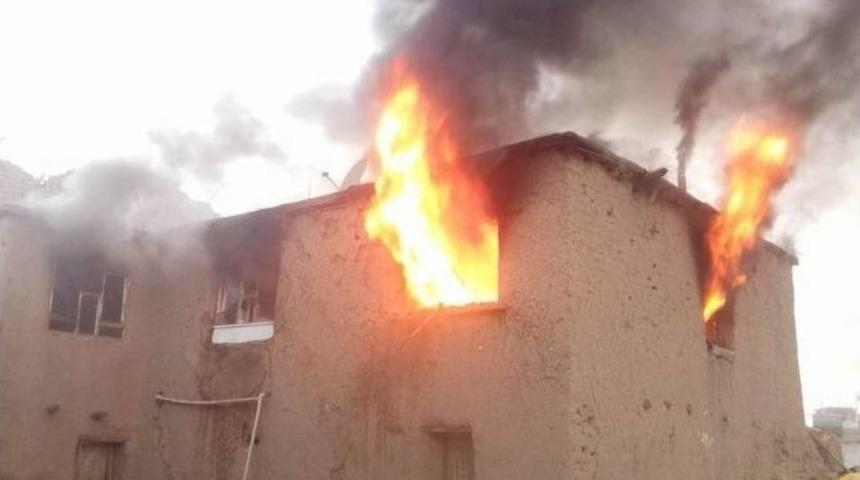 Yenipınar K&ouml;y&uuml;nde Korkutan Yangın