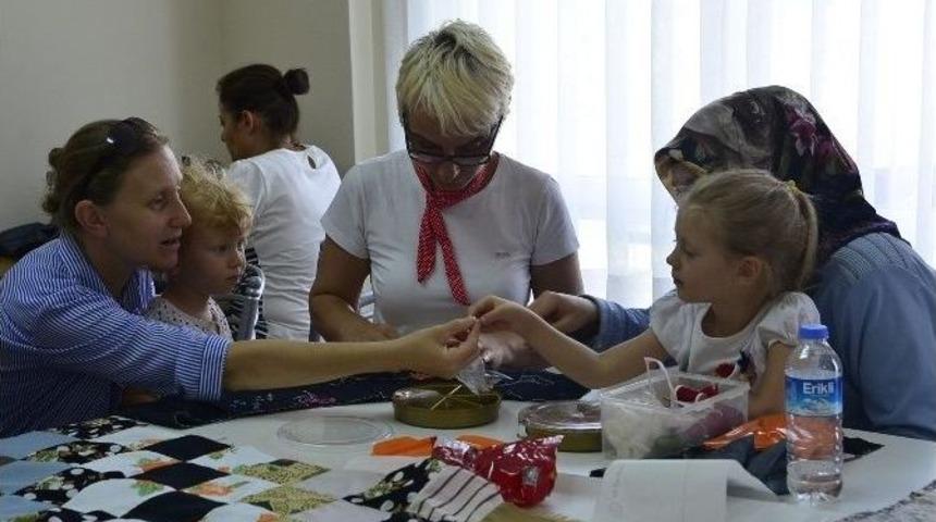 Tepebaşılı Kadınlar Tekstil Kursuyla Ev Ekonomilerine Katkı Sağlıyor
