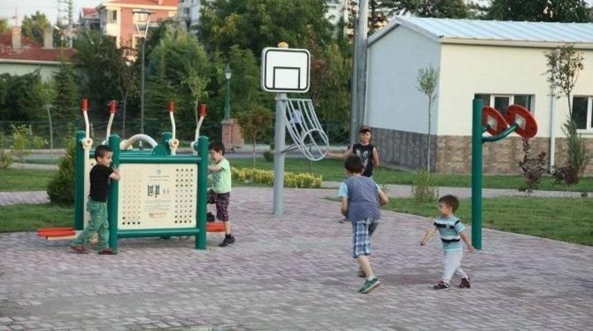 Basın Parkı Cıvıl Cıvıl