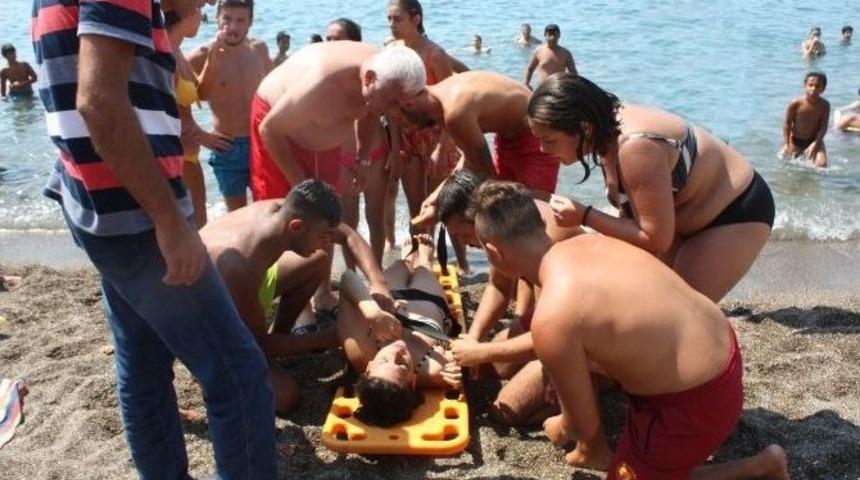 Denizde Astım Krizi Ge&ccedil;iren Gen&ccedil; Kız Az Kalsın Boğuluyordu