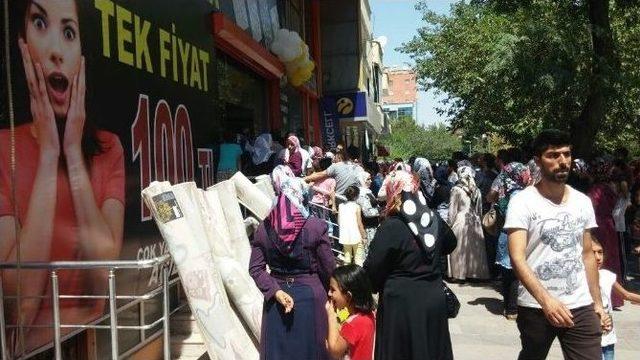 Siirt’te Bedava Halı İzdihamı