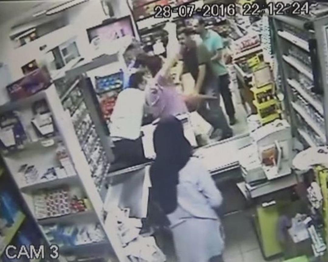 Bursa&rsquo;da Dehşet Anları...10 Yaşındaki Kızının Yanında 6 Kişinin Saldırısına B&ouml;yle Uğradı...(&ouml;zel Haber)